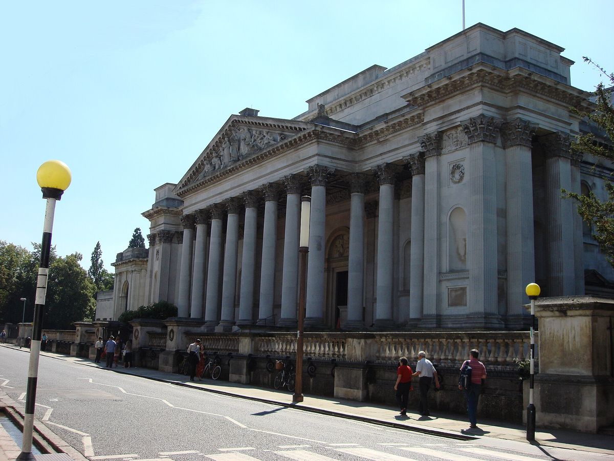 The columned classical facade of the Fitzwilliam Museum on Trumpington Street
