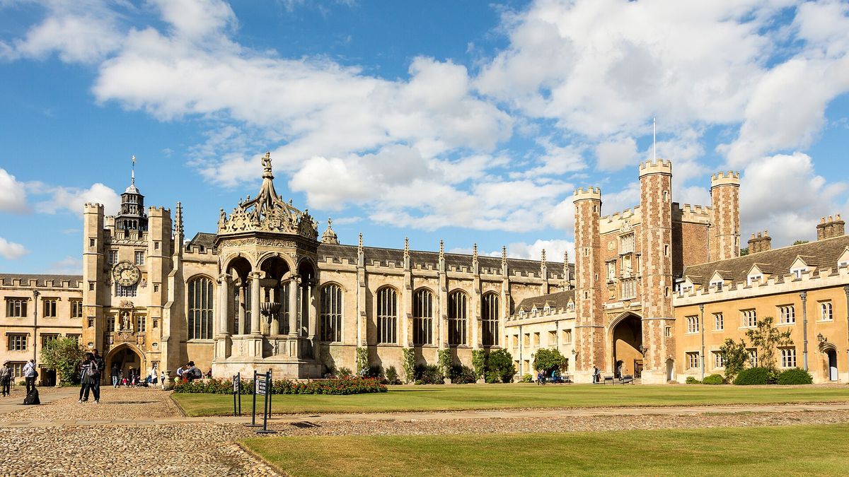 Great Court, Trinity College, Cambridge, with the fountain and the chapel